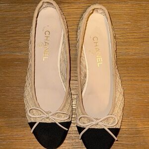 CHANEL Women's Beige and Black Flats